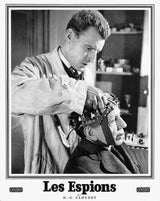 LES ESPIONS